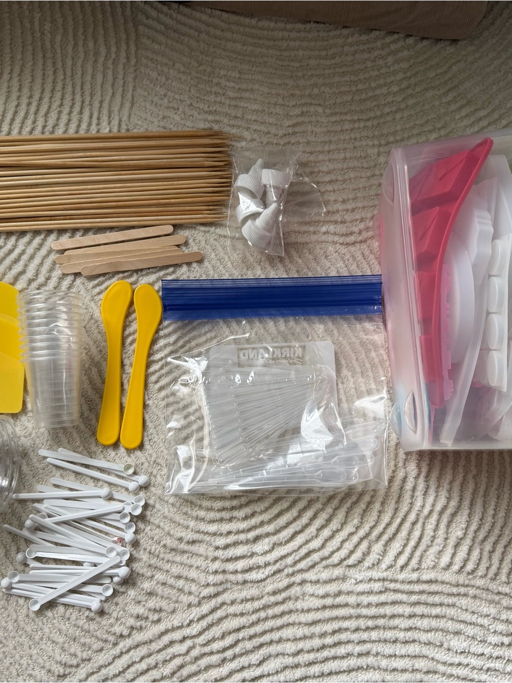 Huge Resin Crafting Destash Lot – Molds, Mica Powders, Dried Flowers, Glitter - Picture 3 of 8